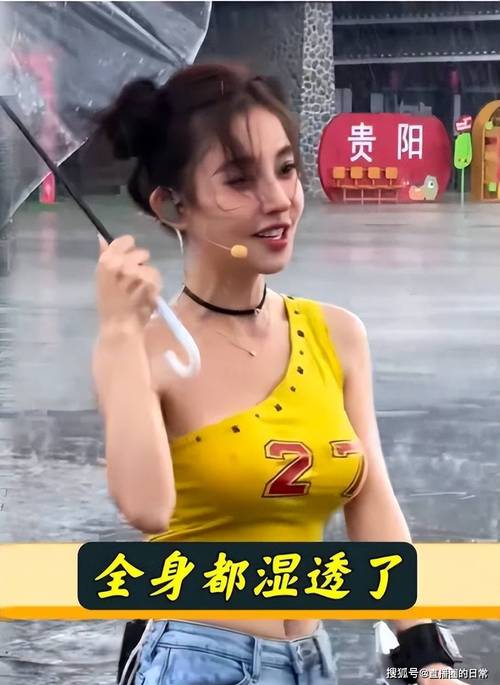 冯提莫暴雨直播展敬业，网红榜样实力获赞